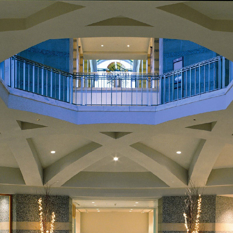 Beams around the rotunda ceiling form a star.